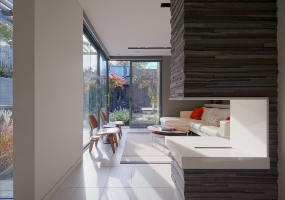 Through House - Living room3